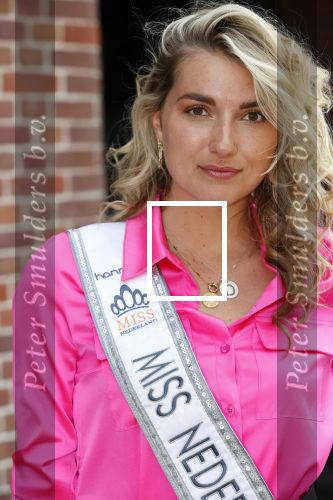 Amsterdam 9 juni 2021
Opening expositie van Monique Collignon in beurs v Berlage. Miss Nederland Denise Speelman