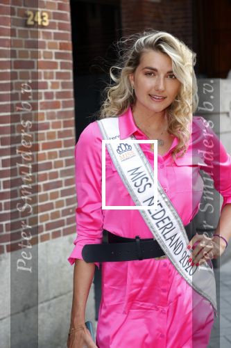 Amsterdam 9 juni 2021
Opening expositie van Monique Collignon in beurs v Berlage. Miss Nederland Denise Speelman