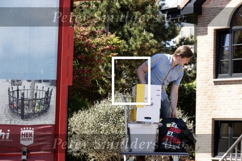 Noordwijk 31 mei en 1 juni 2021
Het nieuwe huis van Martien en Erica Meiland. Ze verhuizen vanuit Hengelo naar Noordwijk.
Aanwezig Martien Meiland Erica Meiland Maxime Meiland met dochter Claire en partner Leroy Molkenboer Montana Meiland met vrien Dirk Hoogstraten. Ook broer Jaap meiland en zijn vrouw Evelien helpen mee.