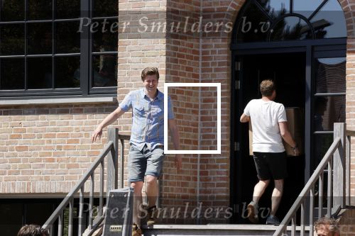 Noordwijk 31 mei en 1 juni 2021
Het nieuwe huis van Martien en Erica Meiland. Ze verhuizen vanuit Hengelo naar Noordwijk.
Aanwezig Martien Meiland Erica Meiland Maxime Meiland met dochter Claire en partner Leroy Molkenboer Montana Meiland met vrien Dirk Hoogstraten. Ook broer Jaap meiland en zijn vrouw Evelien helpen mee.