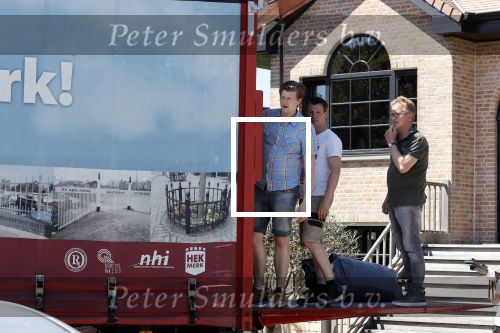 Noordwijk 31 mei en 1 juni 2021
Het nieuwe huis van Martien en Erica Meiland. Ze verhuizen vanuit Hengelo naar Noordwijk.
Aanwezig Martien Meiland Erica Meiland Maxime Meiland met dochter Claire en partner Leroy Molkenboer Montana Meiland met vrien Dirk Hoogstraten. Ook broer Jaap meiland en zijn vrouw Evelien helpen mee.