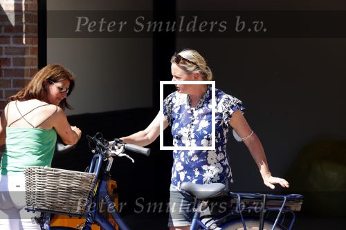 Noordwijk 31 mei en 1 juni 2021
Het nieuwe huis van Martien en Erica Meiland. Ze verhuizen vanuit Hengelo naar Noordwijk.
Aanwezig Martien Meiland Erica Meiland Maxime Meiland met dochter Claire en partner Leroy Molkenboer Montana Meiland met vrien Dirk Hoogstraten. Ook broer Jaap meiland en zijn vrouw Evelien helpen mee.