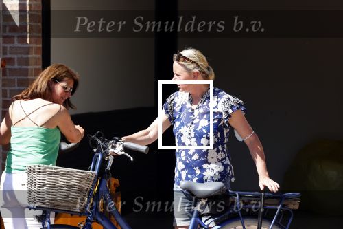 Noordwijk 31 mei en 1 juni 2021
Het nieuwe huis van Martien en Erica Meiland. Ze verhuizen vanuit Hengelo naar Noordwijk.
Aanwezig Martien Meiland Erica Meiland Maxime Meiland met dochter Claire en partner Leroy Molkenboer Montana Meiland met vrien Dirk Hoogstraten. Ook broer Jaap meiland en zijn vrouw Evelien helpen mee.
