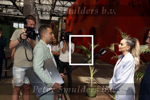 Amsterdam 2 juni 2021
FHM 500 uitreiking bij IJVER in Amsterdam noord. Fawry interviewt Monica Geuze