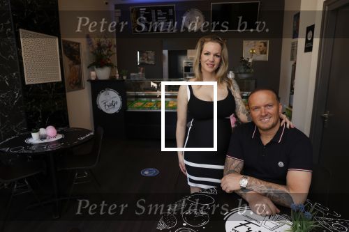 Apeldoorn 1 juni 2021
Frank v Etten opent samen met zijn zwangere vrouw Melanie hun cafetaria met de naam Frietje v Etten.