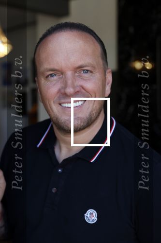 Apeldoorn 1 juni 2021
Frank v Etten opent samen met zijn zwangere vrouw Melanie hun cafetaria met de naam Frietje v Etten.