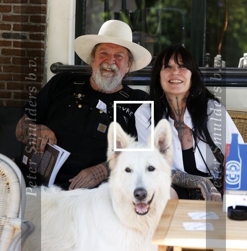 Amsterdam 8 juni 2021
Henk Schiffmacher en zijn vrouw Louise op terras.