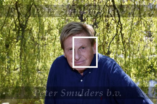 Castricum 7 juni 2021
Boekpresentatie Henny Huisman . Henny krijgt het eerste boek uit handen van Jacques d Ancona