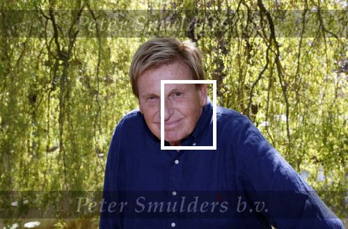 Castricum 7 juni 2021
Boekpresentatie Henny Huisman . Henny krijgt het eerste boek uit handen van Jacques d Ancona