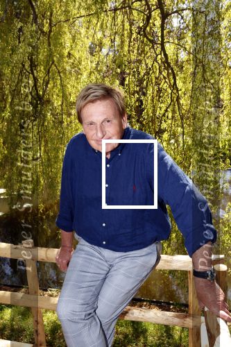 Castricum 7 juni 2021
Boekpresentatie Henny Huisman . Henny krijgt het eerste boek uit handen van Jacques d Ancona
