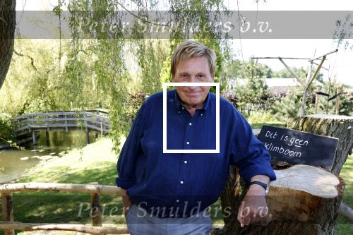Castricum 7 juni 2021
Boekpresentatie Henny Huisman . Henny krijgt het eerste boek uit handen van Jacques d Ancona