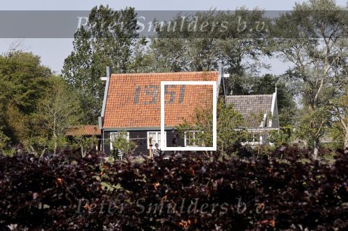 Castricum 7 juni 2021
Boekpresentatie Henny Huisman . Henny krijgt het eerste boek uit handen van Jacques d Ancona