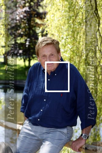 Castricum 7 juni 2021
Boekpresentatie Henny Huisman . Henny krijgt het eerste boek uit handen van Jacques d Ancona