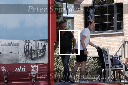 Noordwijk 31 mei en 1 juni 2021
Het nieuwe huis van Martien en Erica Meiland. Ze verhuizen vanuit Hengelo naar Noordwijk.
Aanwezig Martien Meiland Erica Meiland Maxime Meiland met dochter Claire en partner Leroy Molkenboer Montana Meiland met vrien Dirk Hoogstraten. Ook broer Jaap meiland en zijn vrouw Evelien helpen mee.