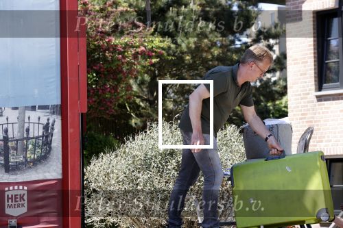 Noordwijk 31 mei en 1 juni 2021
Het nieuwe huis van Martien en Erica Meiland. Ze verhuizen vanuit Hengelo naar Noordwijk.
Aanwezig Martien Meiland Erica Meiland Maxime Meiland met dochter Claire en partner Leroy Molkenboer Montana Meiland met vrien Dirk Hoogstraten. Ook broer Jaap meiland en zijn vrouw Evelien helpen mee.