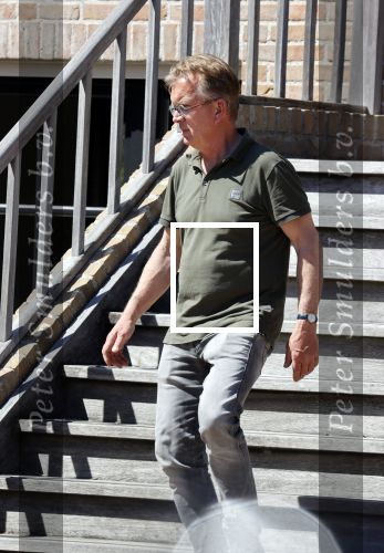 Noordwijk 31 mei en 1 juni 2021
Het nieuwe huis van Martien en Erica Meiland. Ze verhuizen vanuit Hengelo naar Noordwijk.
Aanwezig Martien Meiland Erica Meiland Maxime Meiland met dochter Claire en partner Leroy Molkenboer Montana Meiland met vrien Dirk Hoogstraten. Ook broer Jaap meiland en zijn vrouw Evelien helpen mee.