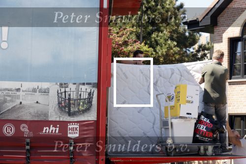 Noordwijk 31 mei en 1 juni 2021
Het nieuwe huis van Martien en Erica Meiland. Ze verhuizen vanuit Hengelo naar Noordwijk.
Aanwezig Martien Meiland Erica Meiland Maxime Meiland met dochter Claire en partner Leroy Molkenboer Montana Meiland met vrien Dirk Hoogstraten. Ook broer Jaap meiland en zijn vrouw Evelien helpen mee.