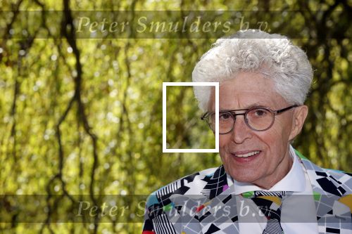 Castricum 7 juni 2021
Boekpresentatie Henny Huisman . Henny krijgt het eerste boek uit handen van Jacques d Ancona