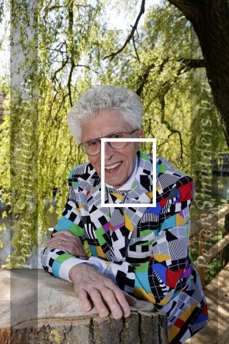 Castricum 7 juni 2021
Boekpresentatie Henny Huisman . Henny krijgt het eerste boek uit handen van Jacques d Ancona