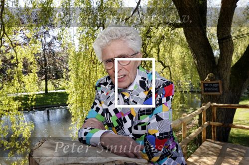 Castricum 7 juni 2021
Boekpresentatie Henny Huisman . Henny krijgt het eerste boek uit handen van Jacques d Ancona