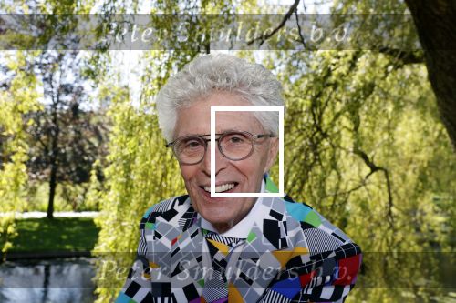 Castricum 7 juni 2021
Boekpresentatie Henny Huisman . Henny krijgt het eerste boek uit handen van Jacques d Ancona
