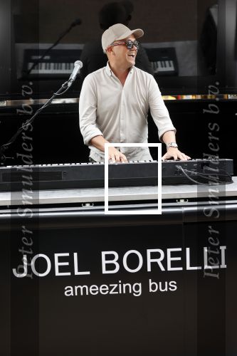 Amsterdam 19 juni 2021
Joel Borelli in zijn Ameezing bus iop de pc hooftstraat.