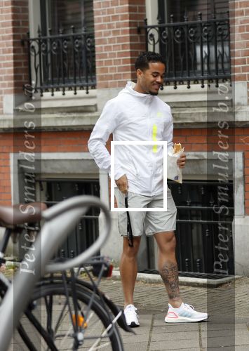 Amsterdam 5 juni 2021
Justin Kluivert met vrienden op straat in Amsterdam zuid