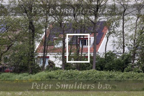 Broek en Waterland 20 mei 2021
Politie doet onderzoek naar de schietpartij/overval in Broek en Waterland . oa Karin Bloemen en boer Geet Jan v Meerveld wonen daar.