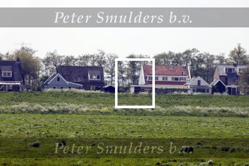 Broek en Waterland 20 mei 2021
Politie doet onderzoek naar de schietpartij/overval in Broek en Waterland . oa Karin Bloemen en boer Geet Jan v Meerveld wonen daar.