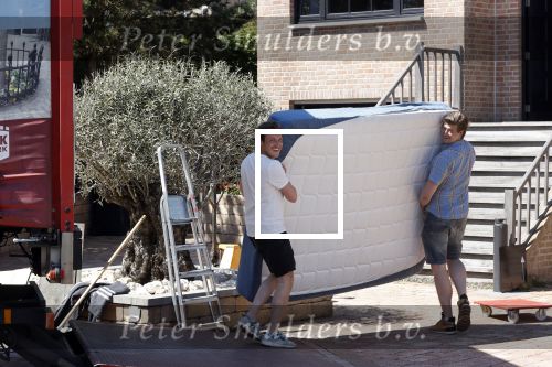 Noordwijk 31 mei en 1 juni 2021
Het nieuwe huis van Martien en Erica Meiland. Ze verhuizen vanuit Hengelo naar Noordwijk.
Aanwezig Martien Meiland Erica Meiland Maxime Meiland met dochter Claire en partner Leroy Molkenboer Montana Meiland met vrien Dirk Hoogstraten. Ook broer Jaap meiland en zijn vrouw Evelien helpen mee.