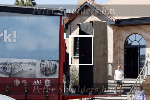 Noordwijk 31 mei en 1 juni 2021
Het nieuwe huis van Martien en Erica Meiland. Ze verhuizen vanuit Hengelo naar Noordwijk.
Aanwezig Martien Meiland Erica Meiland Maxime Meiland met dochter Claire en partner Leroy Molkenboer Montana Meiland met vrien Dirk Hoogstraten. Ook broer Jaap meiland en zijn vrouw Evelien helpen mee.