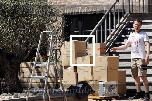 Noordwijk 31 mei en 1 juni 2021
Het nieuwe huis van Martien en Erica Meiland. Ze verhuizen vanuit Hengelo naar Noordwijk.
Aanwezig Martien Meiland Erica Meiland Maxime Meiland met dochter Claire en partner Leroy Molkenboer Montana Meiland met vrien Dirk Hoogstraten. Ook broer Jaap meiland en zijn vrouw Evelien helpen mee.