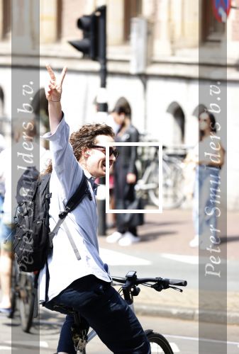 Amsterdam 4 juni 2021
Lucas Hamming op de fiets bij het paleis op de dam.