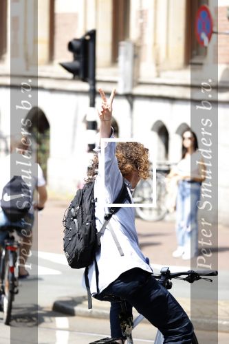 Amsterdam 4 juni 2021
Lucas Hamming op de fiets bij het paleis op de dam.