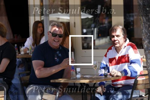 Amsterdam 31 mei 2021
Maarten Spanjer en Rijk de Gooijer jr drinken drankje op terras.