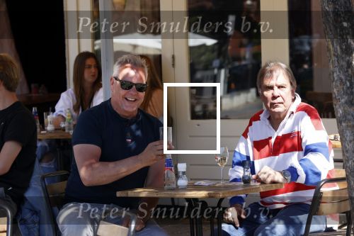 Amsterdam 31 mei 2021
Maarten Spanjer en Rijk de Gooijer jr drinken drankje op terras.