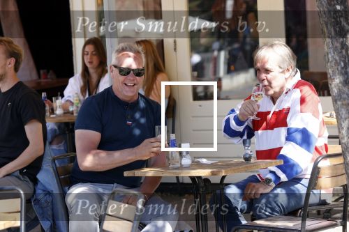Amsterdam 31 mei 2021
Maarten Spanjer en Rijk de Gooijer jr drinken drankje op terras.