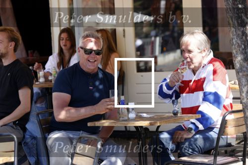 Amsterdam 31 mei 2021
Maarten Spanjer en Rijk de Gooijer jr drinken drankje op terras.