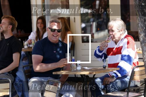 Amsterdam 31 mei 2021
Maarten Spanjer en Rijk de Gooijer jr drinken drankje op terras.