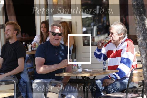 Amsterdam 31 mei 2021
Maarten Spanjer en Rijk de Gooijer jr drinken drankje op terras.