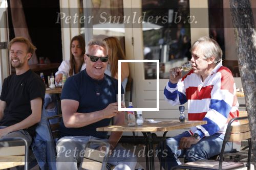 Amsterdam 31 mei 2021
Maarten Spanjer en Rijk de Gooijer jr drinken drankje op terras.