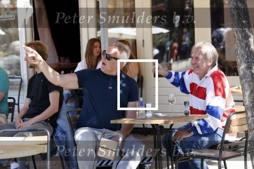 Amsterdam 31 mei 2021
Maarten Spanjer en Rijk de Gooijer jr drinken drankje op terras.