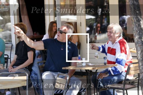 Amsterdam 31 mei 2021
Maarten Spanjer en Rijk de Gooijer jr drinken drankje op terras.
