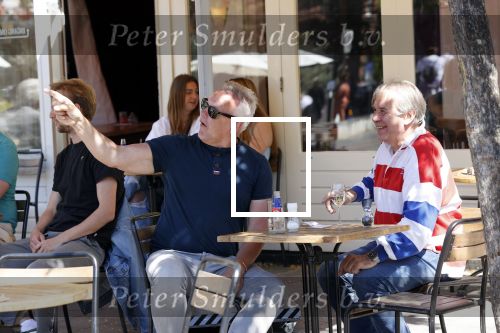 Amsterdam 31 mei 2021
Maarten Spanjer en Rijk de Gooijer jr drinken drankje op terras.