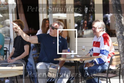 Amsterdam 31 mei 2021
Maarten Spanjer en Rijk de Gooijer jr drinken drankje op terras.