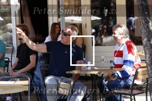 Amsterdam 31 mei 2021
Maarten Spanjer en Rijk de Gooijer jr drinken drankje op terras.