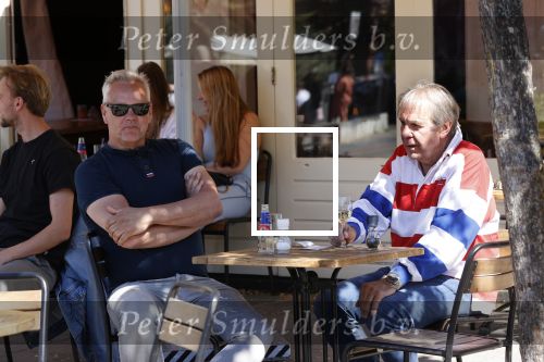 Amsterdam 31 mei 2021
Maarten Spanjer en Rijk de Gooijer jr drinken drankje op terras.