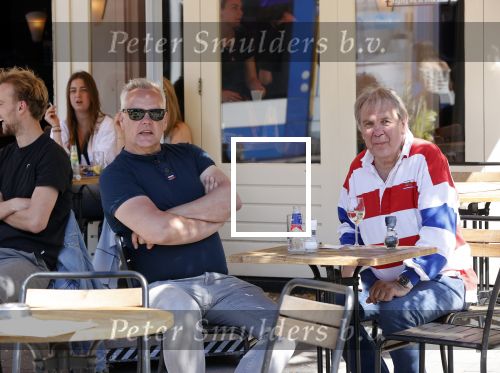 Amsterdam 31 mei 2021
Maarten Spanjer en Rijk de Gooijer jr drinken drankje op terras.