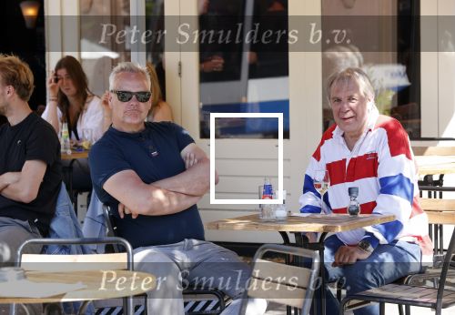 Amsterdam 31 mei 2021
Maarten Spanjer en Rijk de Gooijer jr drinken drankje op terras.