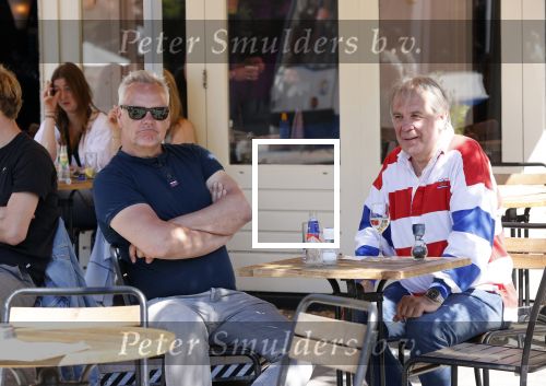 Amsterdam 31 mei 2021
Maarten Spanjer en Rijk de Gooijer jr drinken drankje op terras.